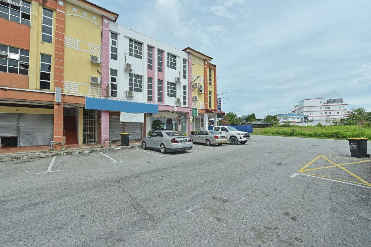 Oyo 90644 M Three Hotel Sitiawan Esterno foto