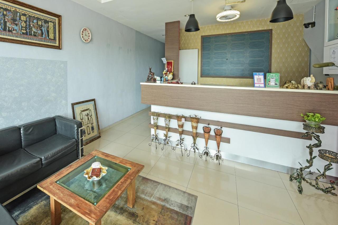 Oyo 90644 M Three Hotel Sitiawan Esterno foto