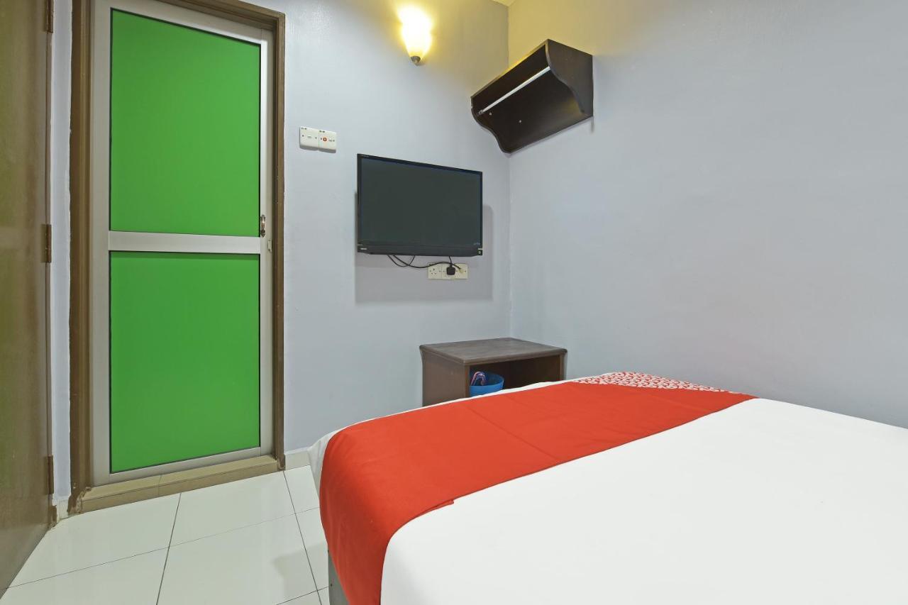 Oyo 90644 M Three Hotel Sitiawan Esterno foto