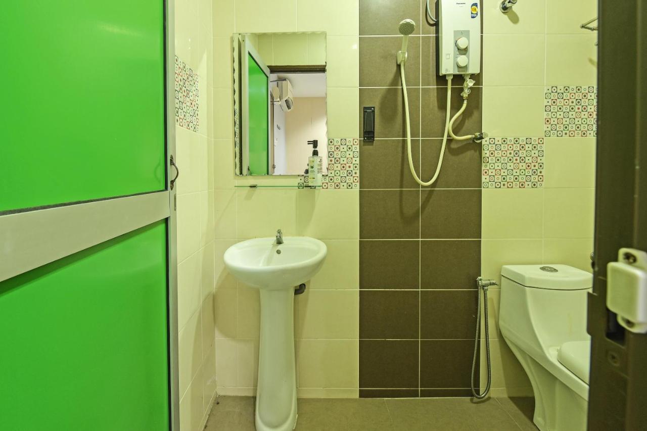 Oyo 90644 M Three Hotel Sitiawan Esterno foto