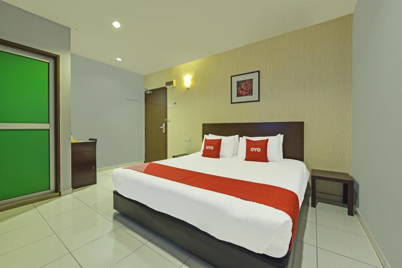 Oyo 90644 M Three Hotel Sitiawan Esterno foto
