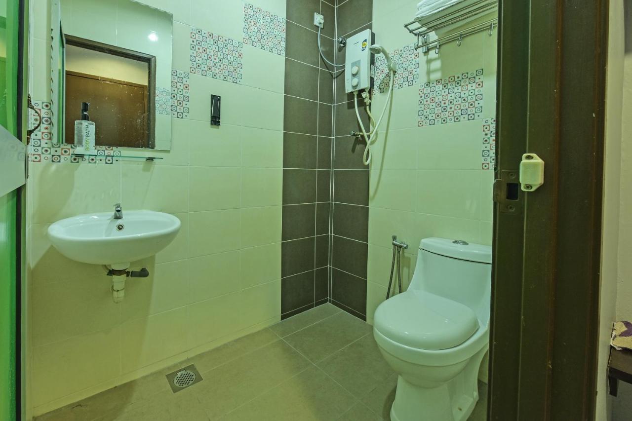 Oyo 90644 M Three Hotel Sitiawan Esterno foto