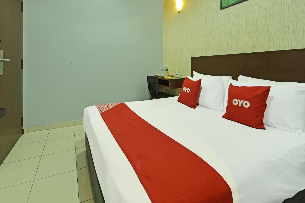 Oyo 90644 M Three Hotel Sitiawan Esterno foto