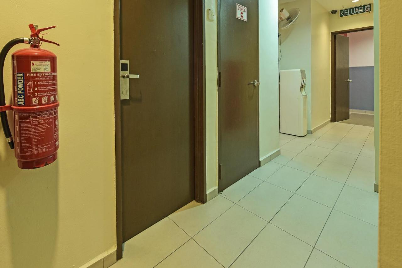 Oyo 90644 M Three Hotel Sitiawan Esterno foto