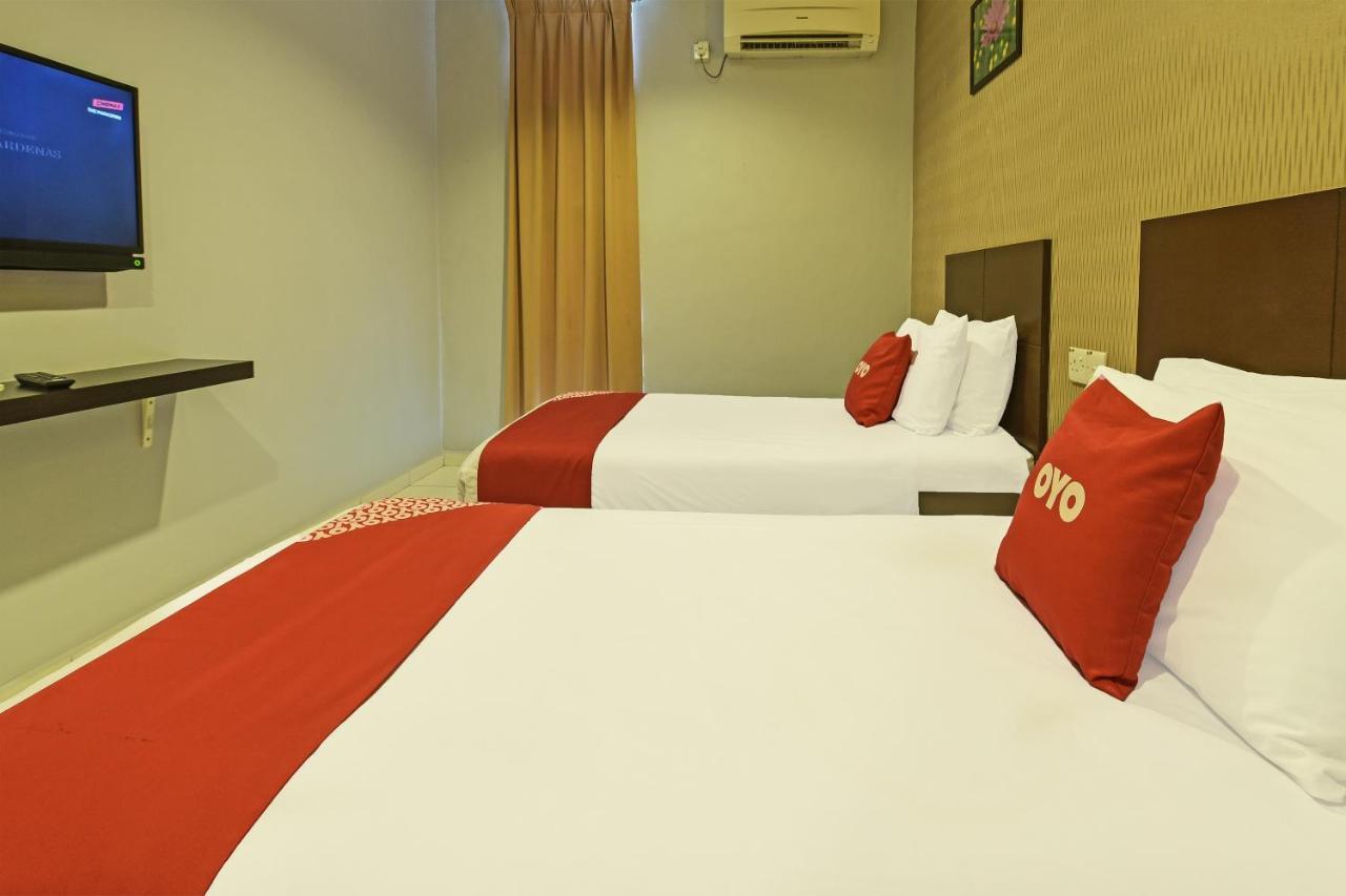 Oyo 90644 M Three Hotel Sitiawan Esterno foto
