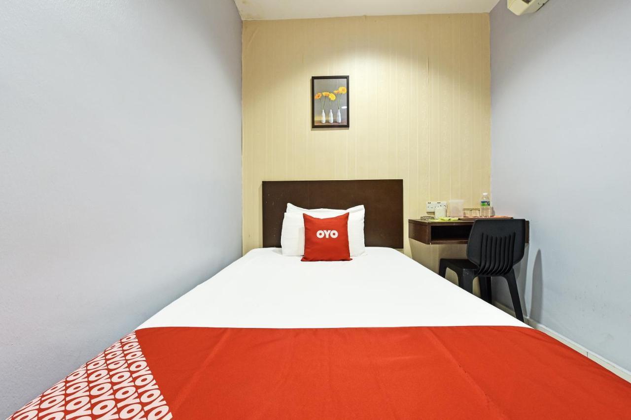 Oyo 90644 M Three Hotel Sitiawan Esterno foto